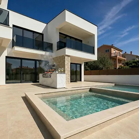 Villa Just Be Light By Trawelltopia - Pool, Wifi Kastela